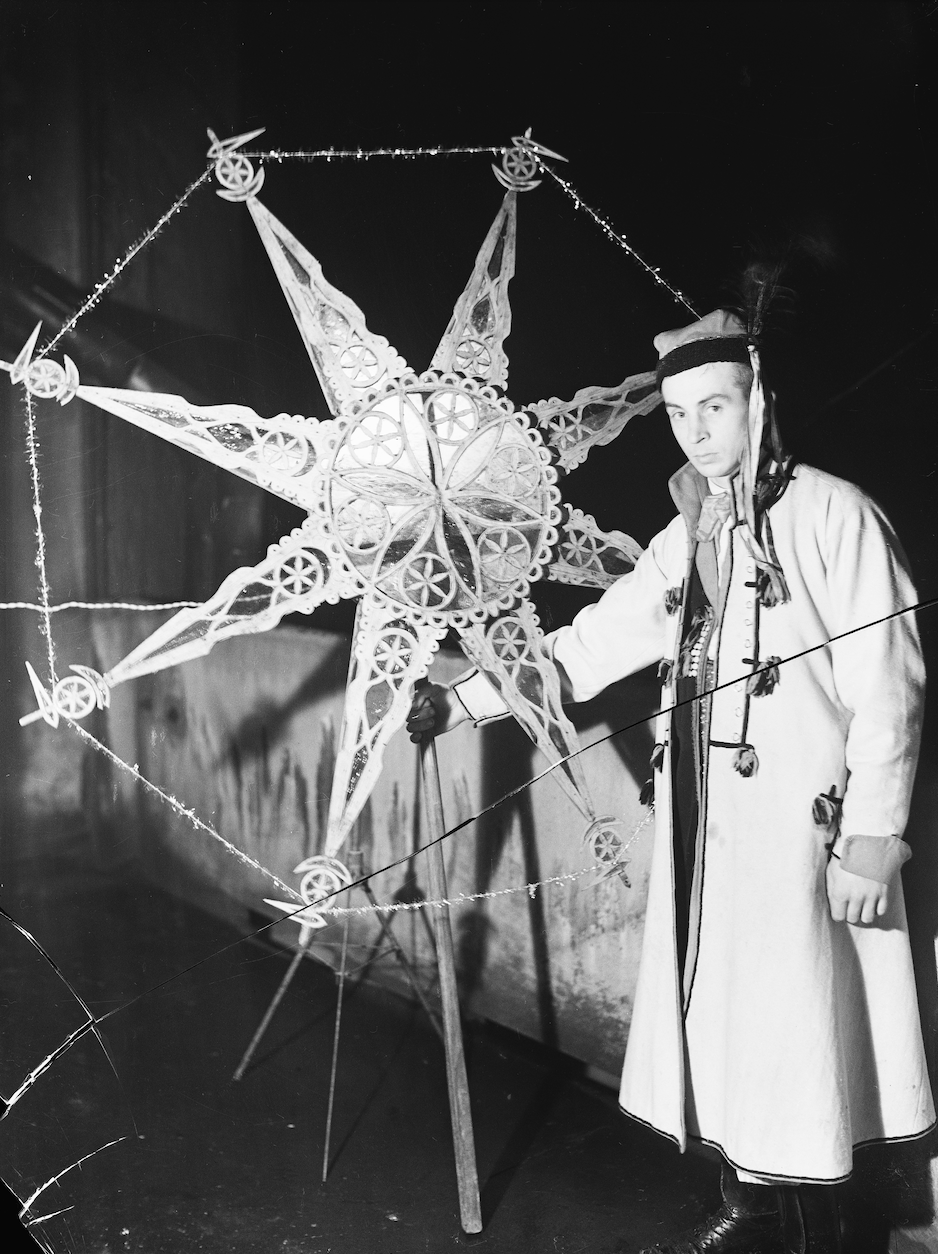 Caroler Franciszek with a Caroling Star Folk Christmas Card
